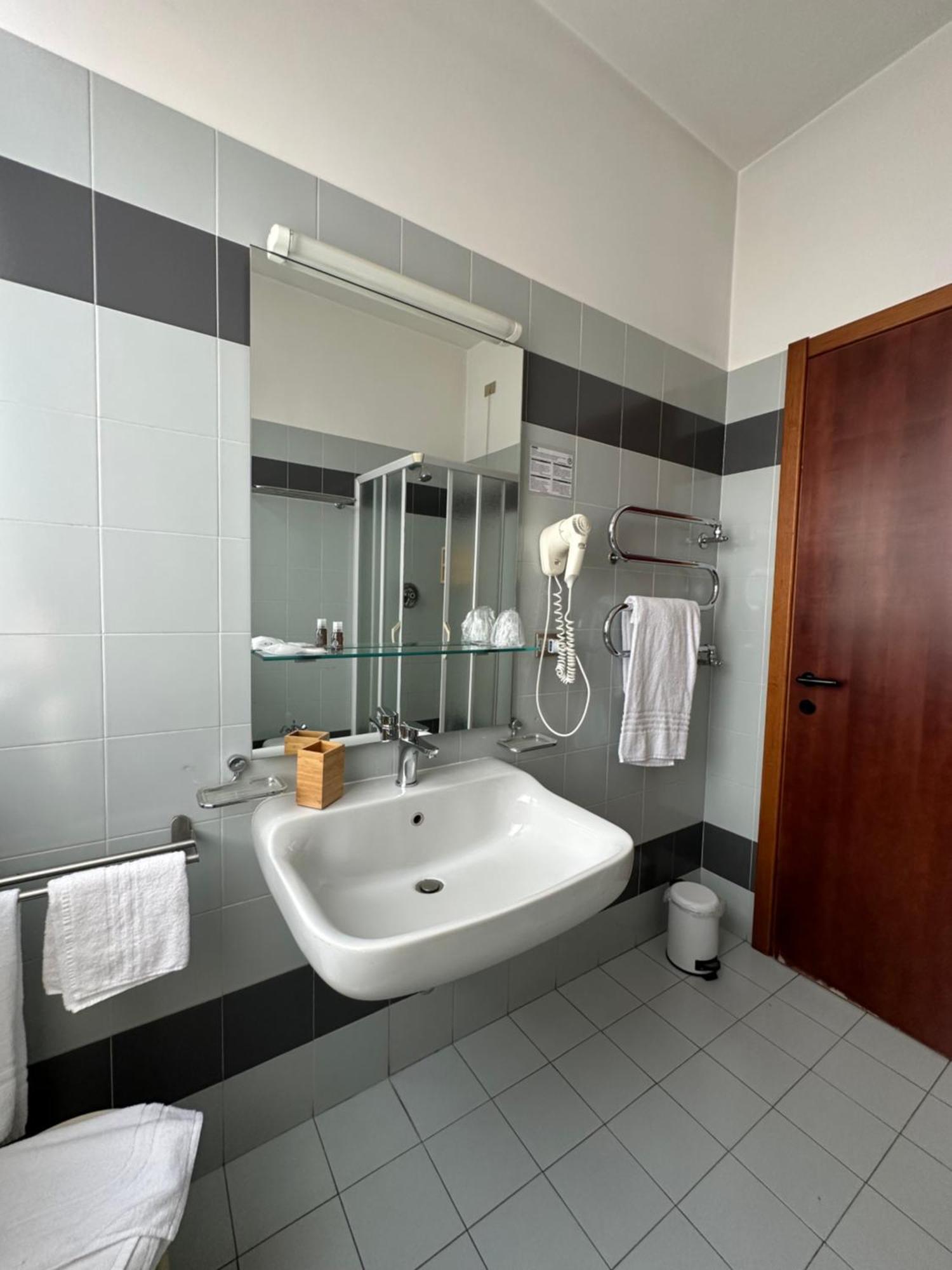 Hotel Griselda سالوزو المظهر الخارجي الصورة