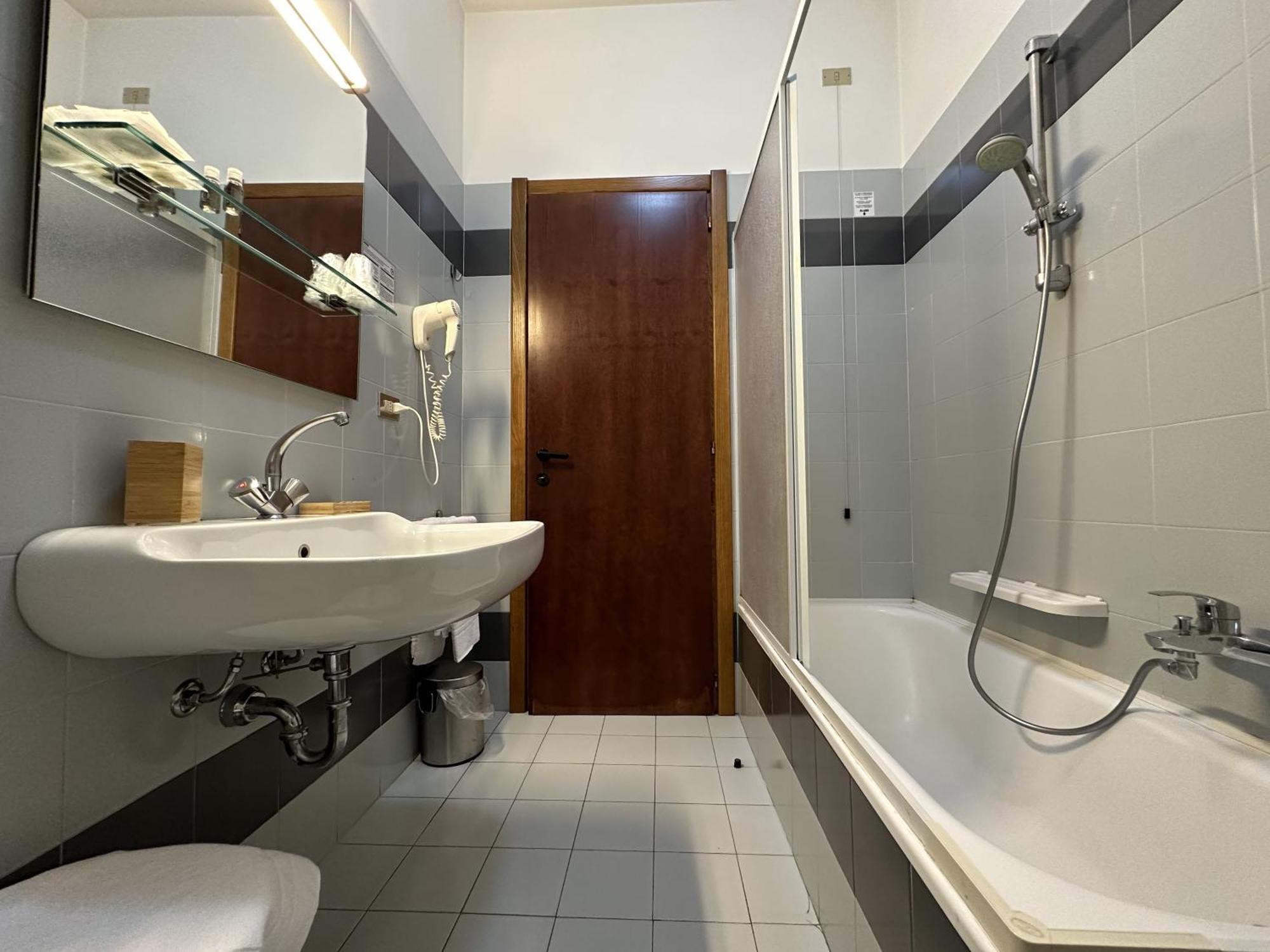 Hotel Griselda سالوزو المظهر الخارجي الصورة